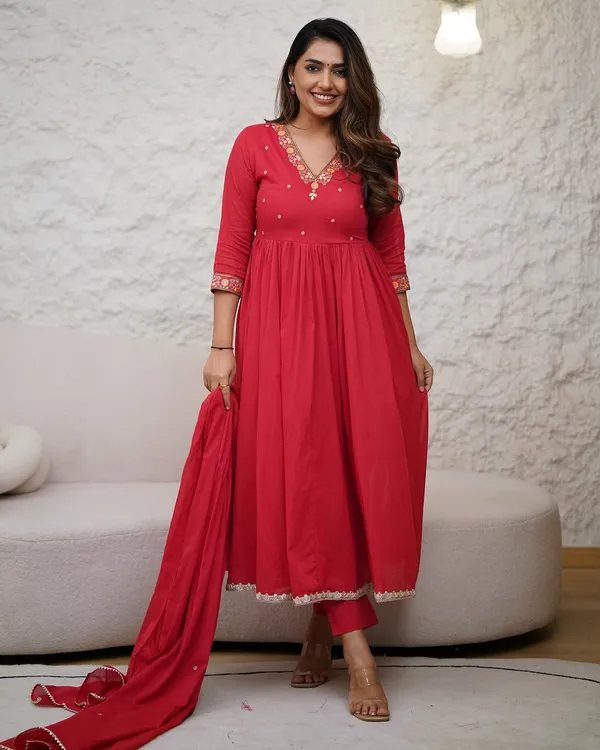 Red_Viscose_Embroidered_Kurta_With_Viscose_Pant_And_Georgette_Dupatta_Sets_For_Women