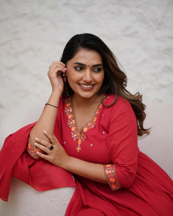 Red_Viscose_Embroidered_Kurta_With_Viscose_Pant_And_Georgette_Dupatta_Sets_For_Women