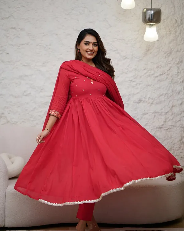 Red_Viscose_Embroidered_Kurta_With_Viscose_Pant_And_Georgette_Dupatta_Sets_For_Women