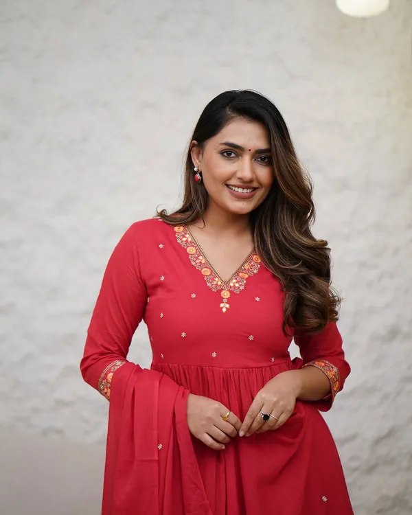 Red_Viscose_Embroidered_Kurta_With_Viscose_Pant_And_Georgette_Dupatta_Sets_For_Women