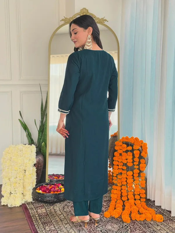 Teal_Bsy_Viscose_Embroidered_Straight_Kurta_With_Bsy_Viscose_Pant_And_Organza_Jacquard_Dupatta_Sets_For_Women