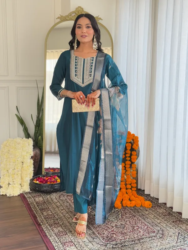 Teal_Bsy_Viscose_Embroidered_Straight_Kurta_With_Bsy_Viscose_Pant_And_Organza_Jacquard_Dupatta_Sets_For_Women