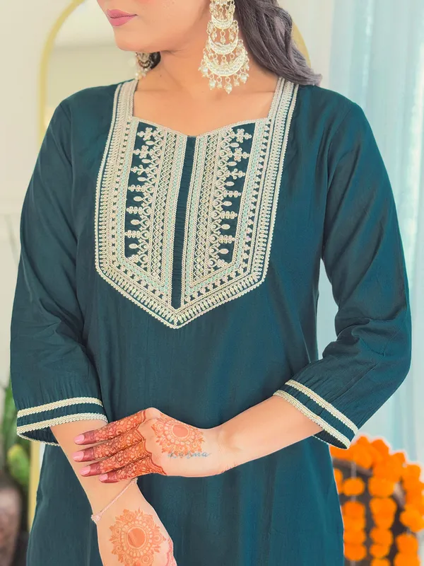 Teal_Bsy_Viscose_Embroidered_Straight_Kurta_With_Bsy_Viscose_Pant_And_Organza_Jacquard_Dupatta_Sets_For_Women