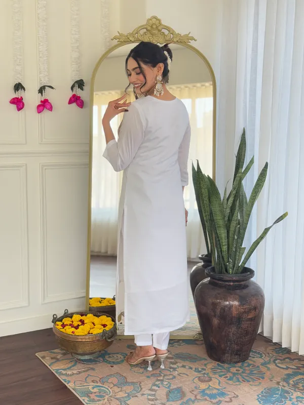 Whiteviscose_Chanderi_Embroidered_Straight_Kurta_With_Viscose_Pant_And_Jacquard_Dupatta_Sets_For_Women