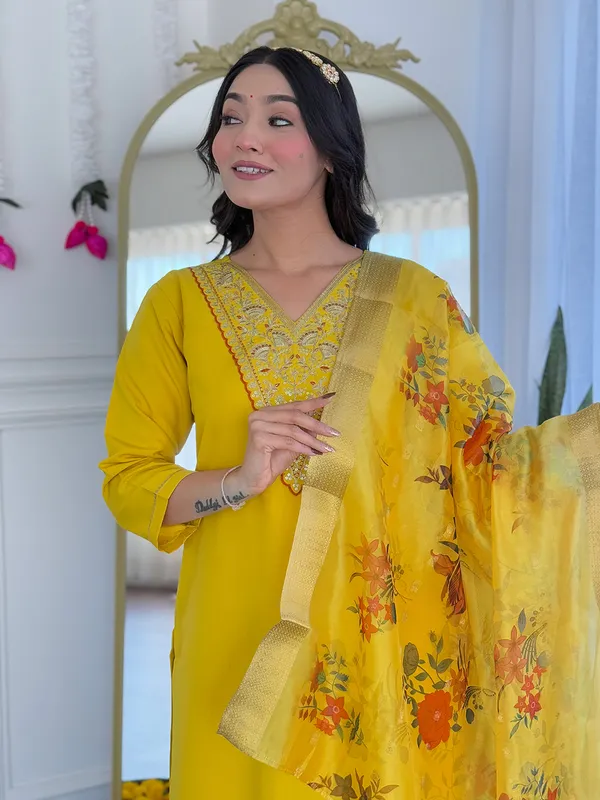 Yellow_Rayon_With_Inner_Embroidered_Straight_Kurta_With_Rayon_Pant_And_Jacquard_Dupatta_Sets_For_Women