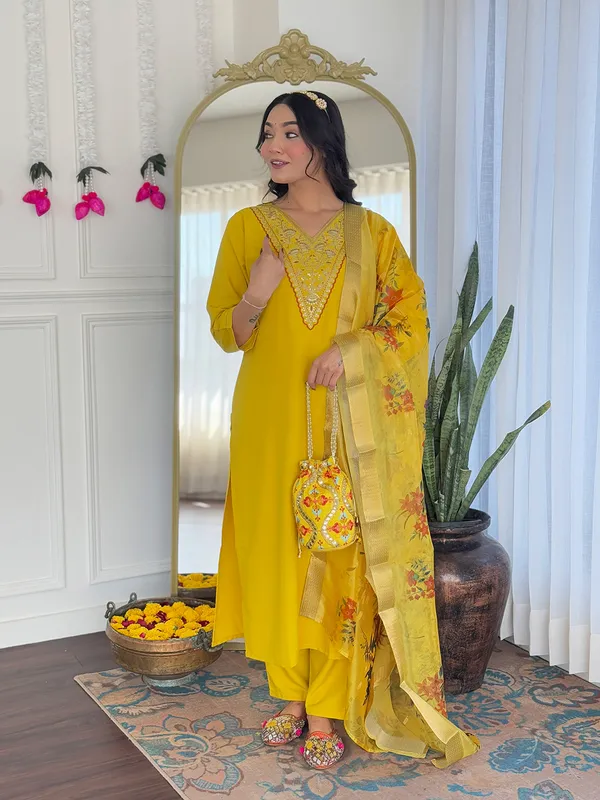 Yellow_Rayon_With_Inner_Embroidered_Straight_Kurta_With_Rayon_Pant_And_Jacquard_Dupatta_Sets_For_Women
