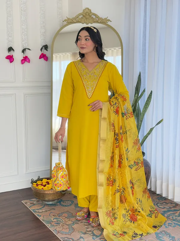 Yellow_Rayon_With_Inner_Embroidered_Straight_Kurta_With_Rayon_Pant_And_Jacquard_Dupatta_Sets_For_Women