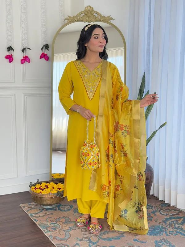 Yellow_Rayon_With_Inner_Embroidered_Straight_Kurta_With_Rayon_Pant_And_Jacquard_Dupatta_Sets_For_Women
