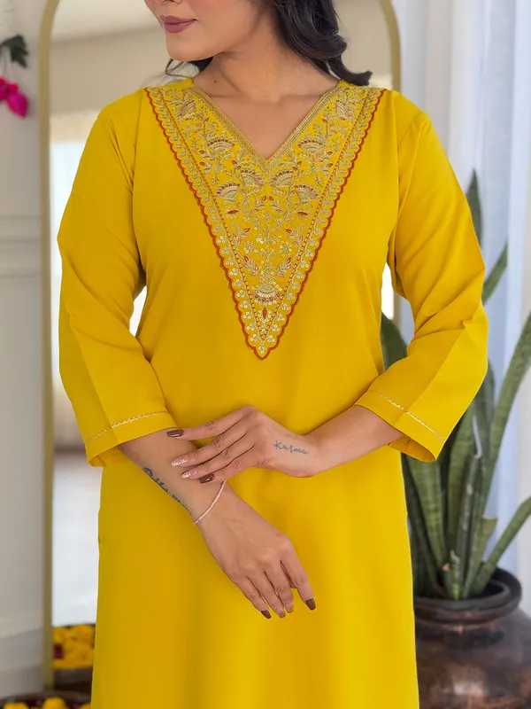 Yellow_Rayon_With_Inner_Embroidered_Straight_Kurta_With_Rayon_Pant_And_Jacquard_Dupatta_Sets_For_Women