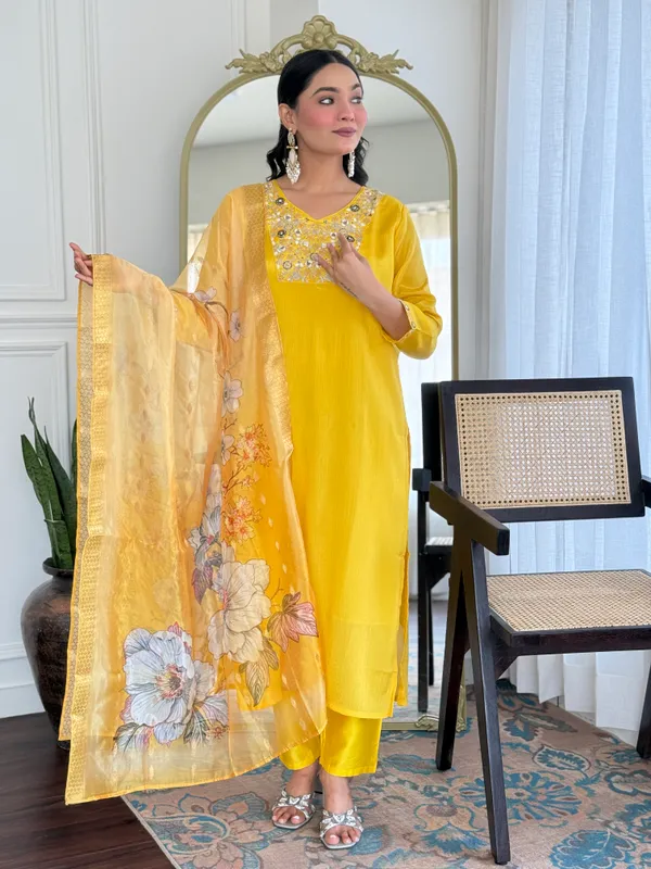 Yellow_Viscose_Embroidered_Straight_Kurta_With_Viscose_Pant_And_Nazmeen_Dupatta_Sets_For_Women