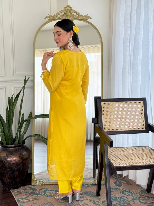 Yellow_Viscose_Embroidered_Straight_Kurta_With_Viscose_Pant_And_Nazmeen_Dupatta_Sets_For_Women