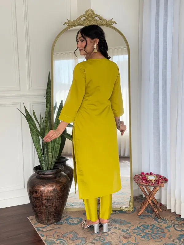 Yellow_Viscose_Embroidered_Straight_Kurta_With_Viscose_Pant_And_Taby_Printed_Dupatta_Sets_For_Women