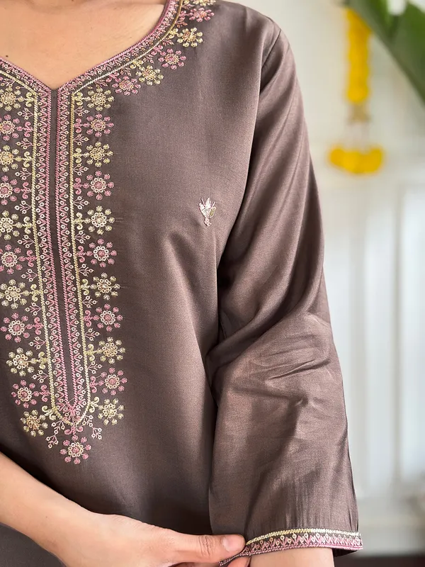 Brown_Viscose_Chanderi_Embroidered_Straight_Kurta_With_Viscose_Pant_And_Linen_Dupatta_Sets_For_Women