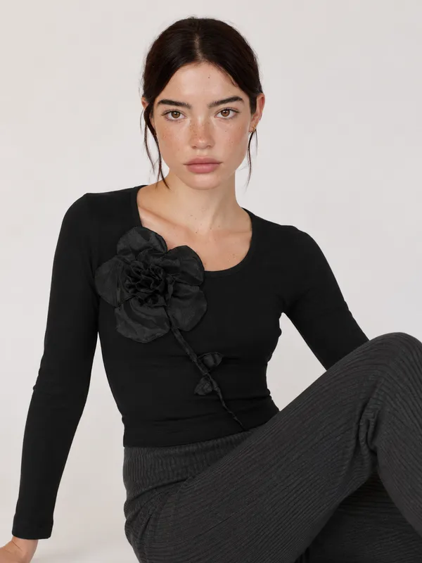 ribbed_black_flower_crop_top