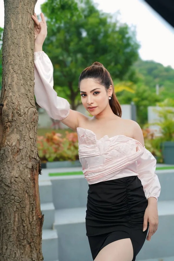 Trendy_Pearl_Pink_Strapless_Tube_Top_with_Matching_Gloves
