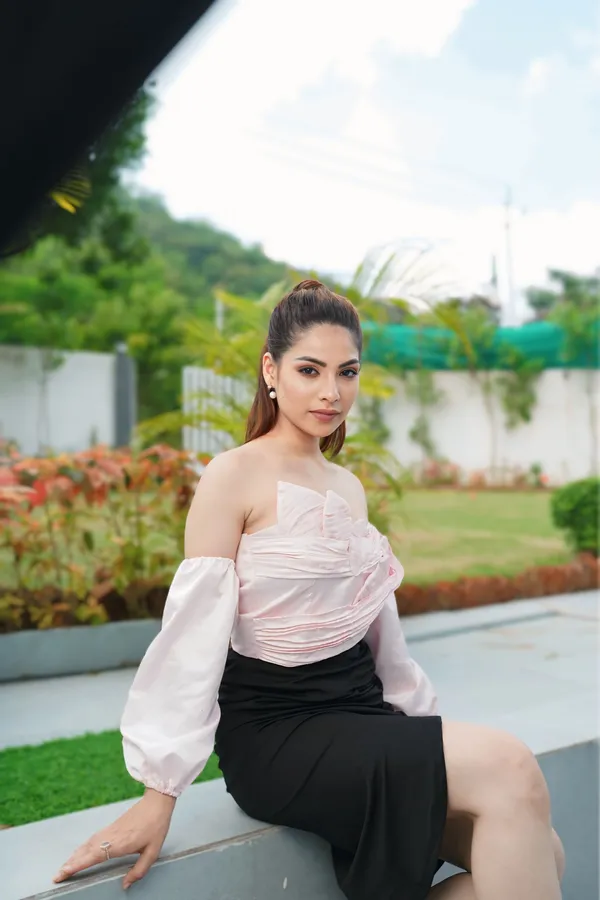 Trendy_Pearl_Pink_Strapless_Tube_Top_with_Matching_Gloves