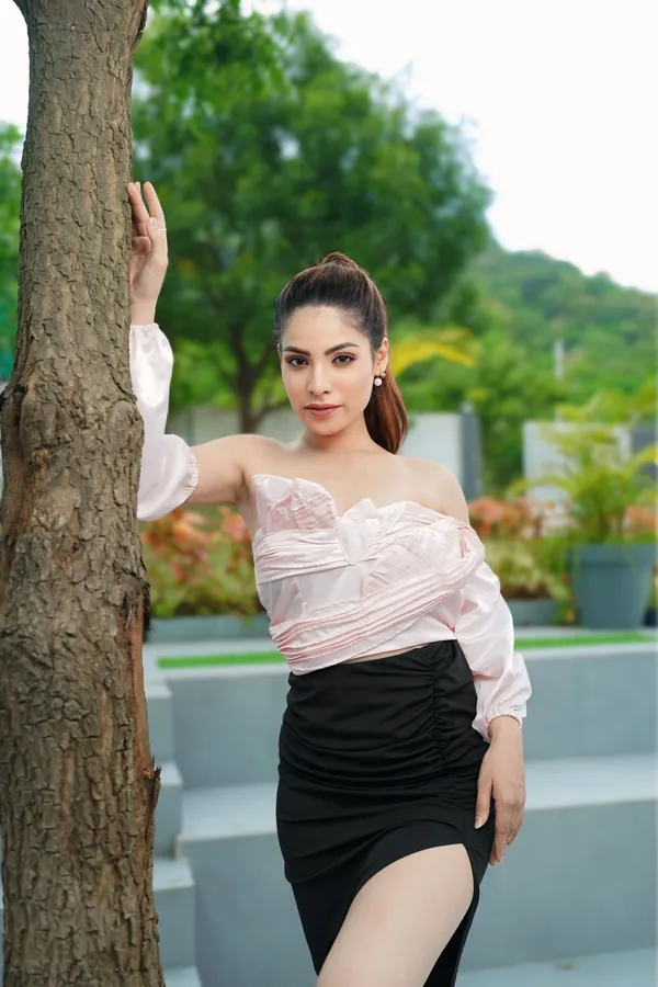Trendy_Pearl_Pink_Strapless_Tube_Top_with_Matching_Gloves