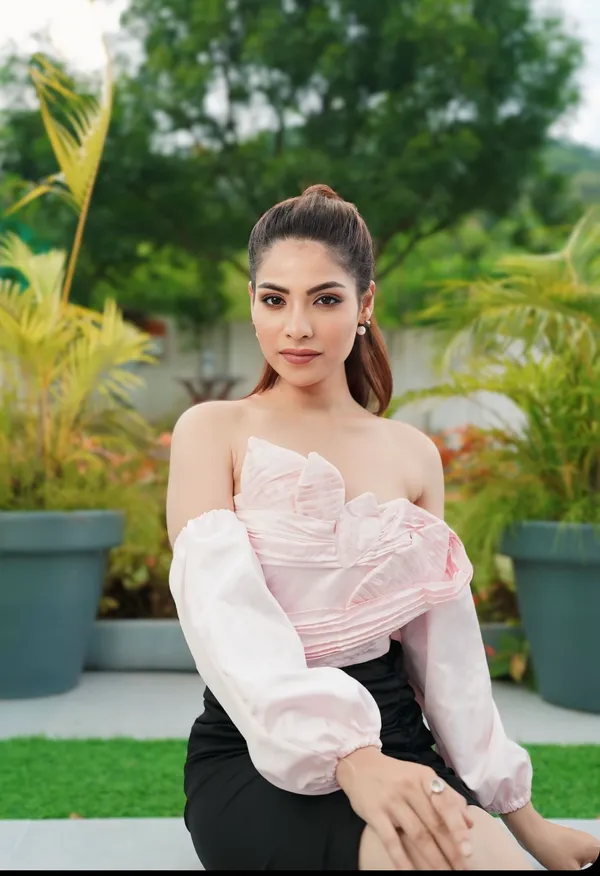 Trendy_Pearl_Pink_Strapless_Tube_Top_with_Matching_Gloves