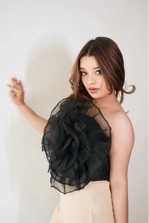 Trendy_Black_Flower_Embellished_Strapless_Tube_Top_for_Women