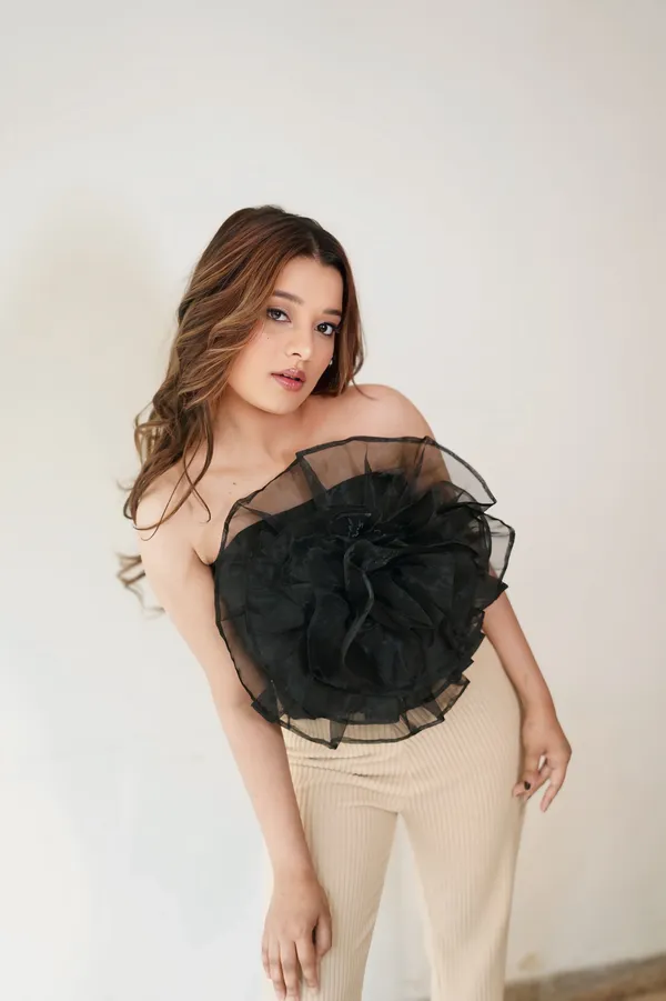 Trendy_Black_Flower_Embellished_Strapless_Tube_Top_for_Women
