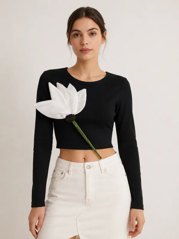 black_and_white_embossed_flower_ribbed_top