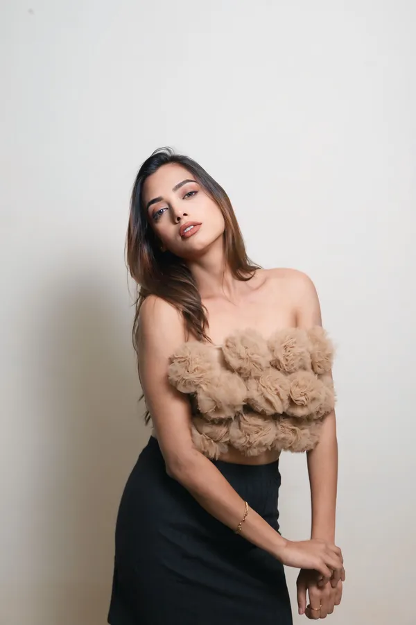 Trendy_Nude_Ball_Pattern_Embossed_Tube_Top_for_Women