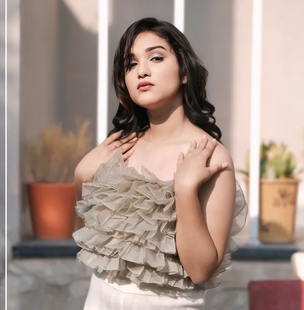 Trendy_Wechat_Green_Fully_Ruffle_Strapless_Tube_Top_for_Women