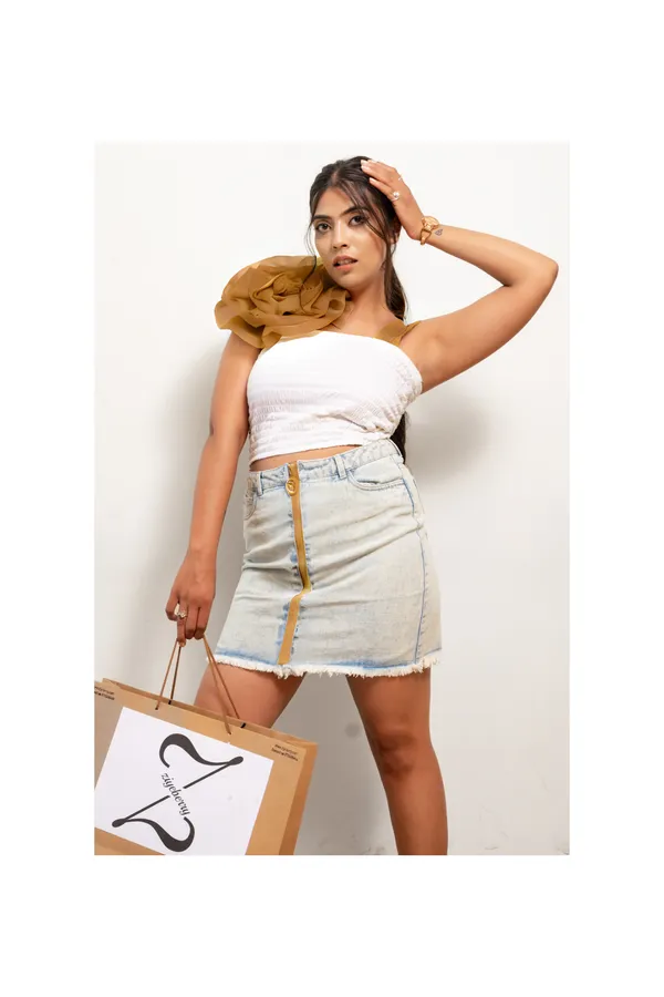 Walnut_And_White_Pure_Organza_Walnut_Colour_Flower_With_White_Crop_Top_For_Women