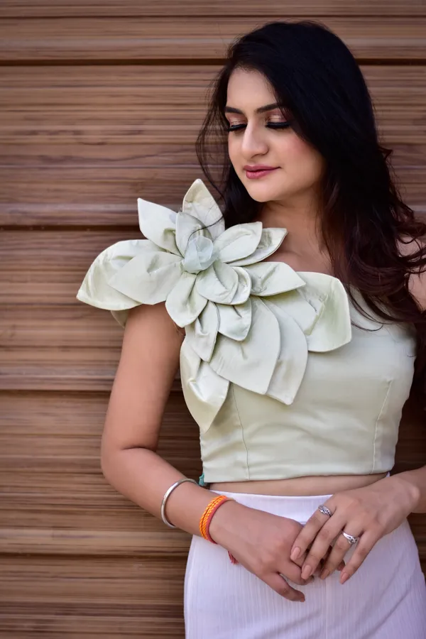 Trendy_Green_Petal_Design_Sleeveless_Crop_Top_for_Women