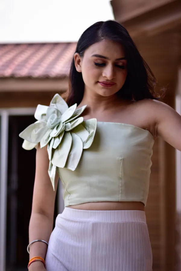 Trendy_Green_Petal_Design_Sleeveless_Crop_Top_for_Women
