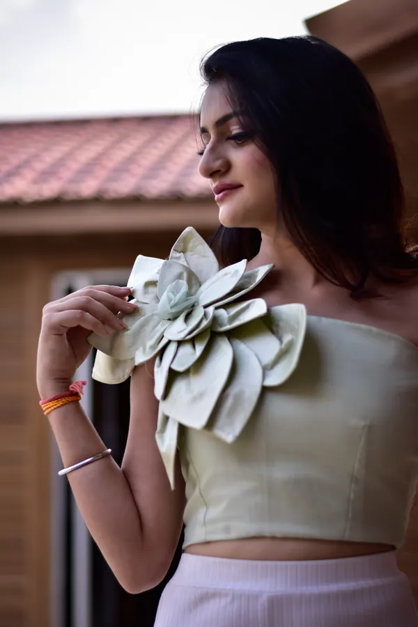 Trendy_Green_Petal_Design_Sleeveless_Crop_Top_for_Women