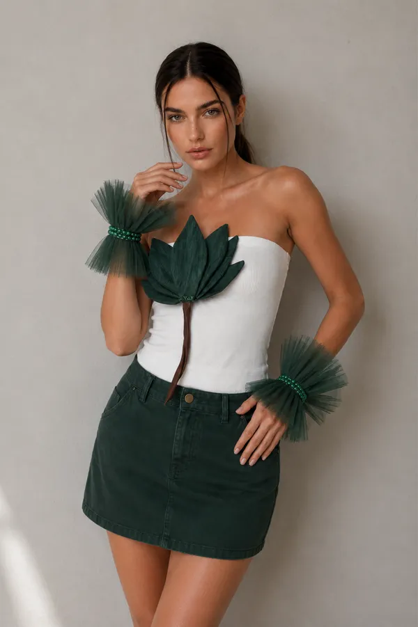Emerald_Lotus_flower_embossed_white_Tube_Top_🌿_with_gloves