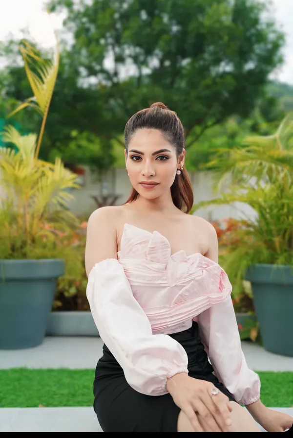 Trendy_Pearl_Pink_Strapless_Tube_Top_with_Matching_Gloves