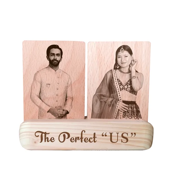 Brown_customizable_Couple_Name_Engraved_Poker_Themed_King_And_Queen_Wooden_Showpiece