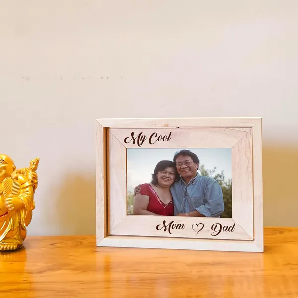 Brown_Customizable_Wooden_Flip_To_Rotating_Photo_Frame_For_Mom_&_Dad
