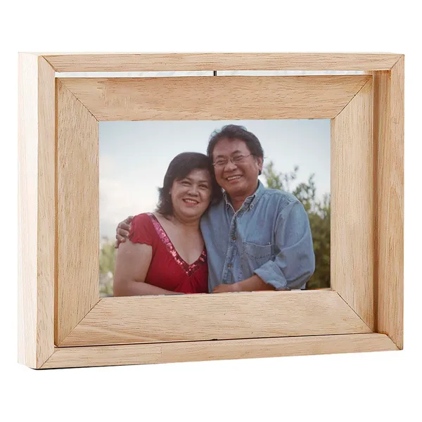 Customizable_Wooden_Rotating_Photo_Frame