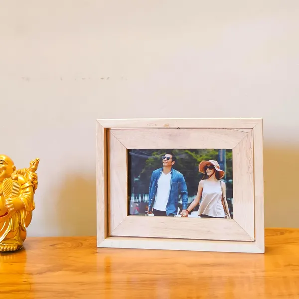 Customizable_Wooden_Rotating_Photo_Frame