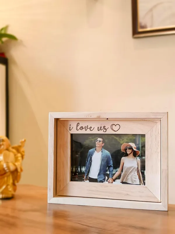 Customizable_Wooden_Rotating_Photo_Frame