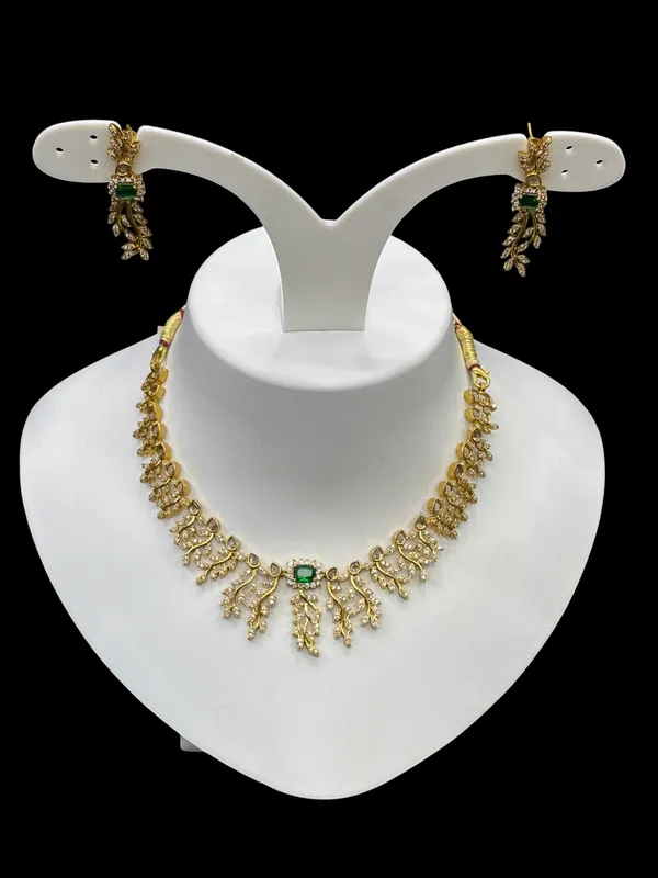 Matt_Gold_Emerald_Vine_Drop_Necklace_Set_For_Women
