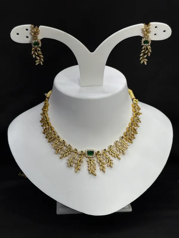 Matt_Gold_Emerald_Vine_Drop_Necklace_Set_For_Women