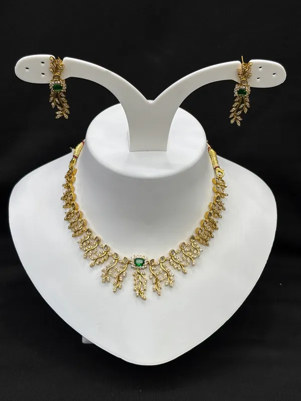 Matt_Gold_Emerald_Vine_Drop_Necklace_Set_For_Women