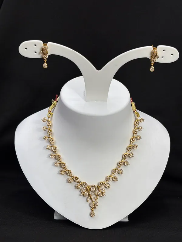 Matt_Gold_Elegant_Crystal_Vine_Necklace_Set_For_Women