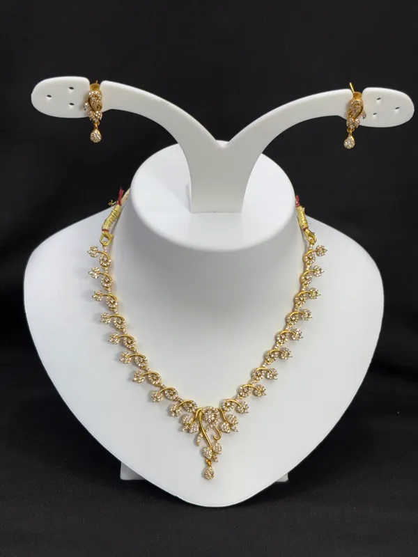 Matt_Gold_Elegant_Crystal_Vine_Necklace_Set_For_Women