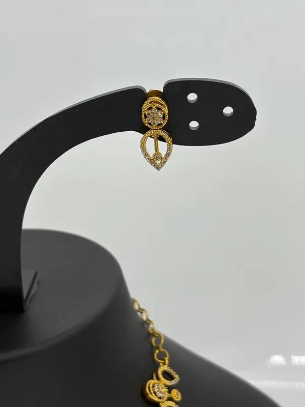 Classic_Gold-Plated_Intricate_Design_Necklace_Set_with_Heart-Shaped_Earrings