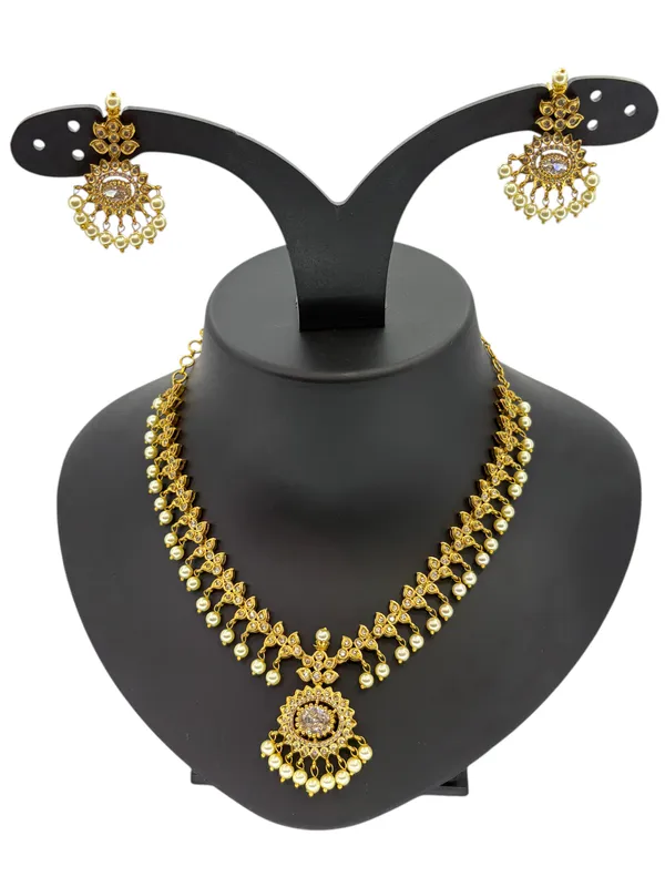 Bridal_Gold-Plated_Necklace_Set_with_Pearl_Drops_&_Designer_Pendant