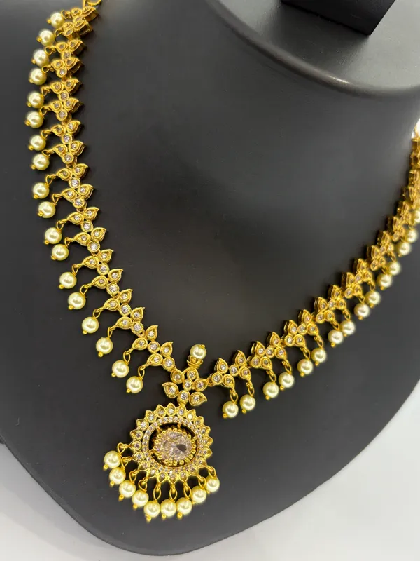 Bridal_Gold-Plated_Necklace_Set_with_Pearl_Drops_&_Designer_Pendant