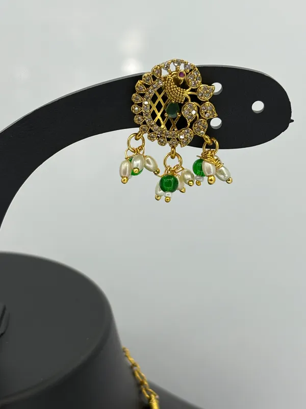Traditional_Gold-Plated_Green_&_Pearl_Choker_Necklace_Set_with_Earrings