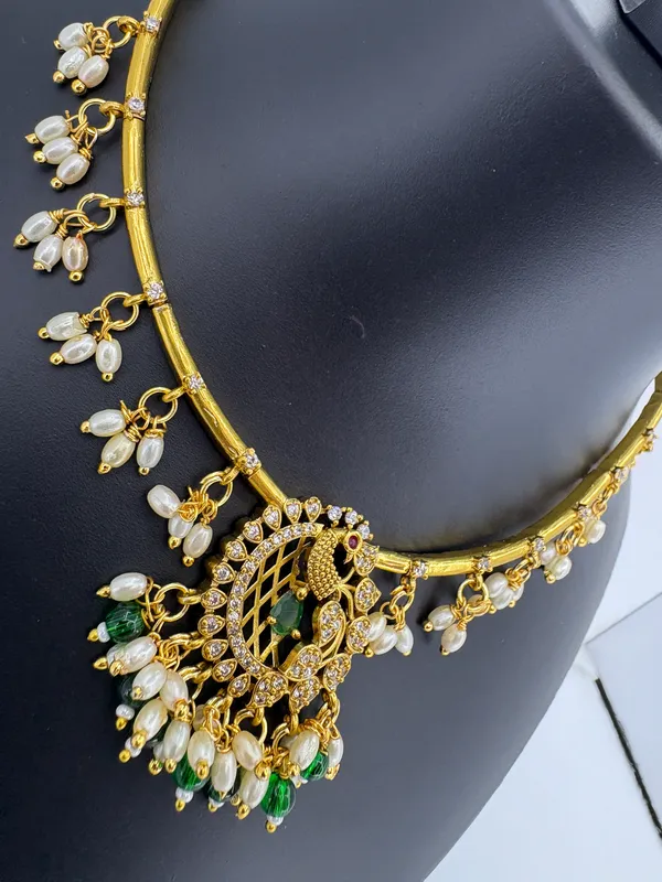 Traditional_Gold-Plated_Green_&_Pearl_Choker_Necklace_Set_with_Earrings