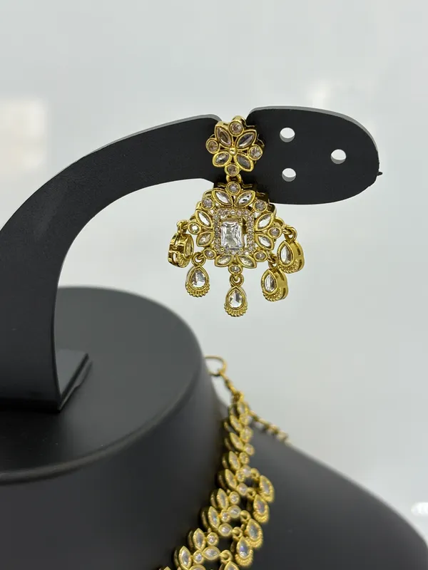 Royale_Interchangeable_Stone_Choker_Set