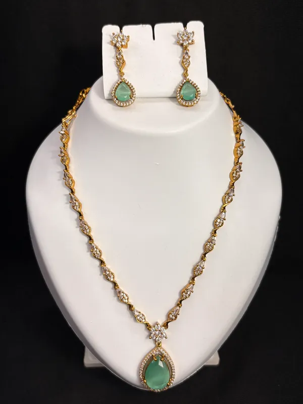 Emerald_Elegance_Necklace_with_Earring_Set_For_Women